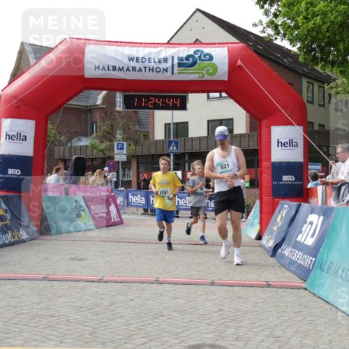10.05.2026 - 8. Wedeler Halbmarathon Yannick Fuchs http://msf.ph/oto/9711872 10.05.2026 11:24:43 Ziel 99, 521, 808, 2181 meine-sportfotos.de