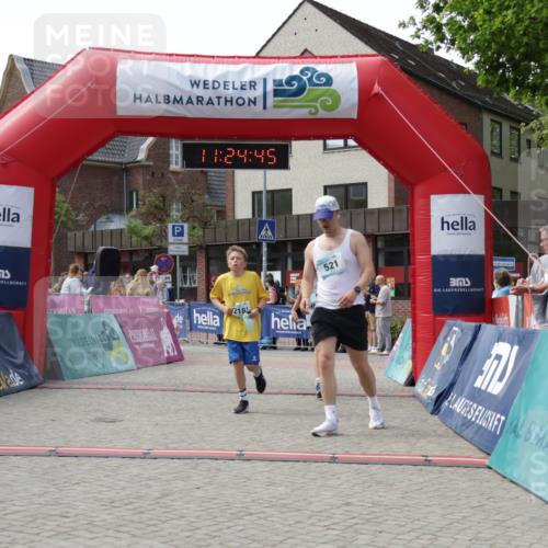 10.05.2026 - 8. Wedeler Halbmarathon Yannick Fuchs http://msf.ph/oto/9711881 10.05.2026 11:24:43 Ziel 99, 521, 808, 2181 meine-sportfotos.de