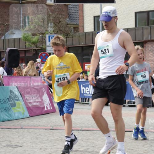 10.05.2026 - 8. Wedeler Halbmarathon Yannick Fuchs http://msf.ph/oto/9711897 10.05.2026 11:24:44 Ziel 99, 521, 808, 2181 meine-sportfotos.de