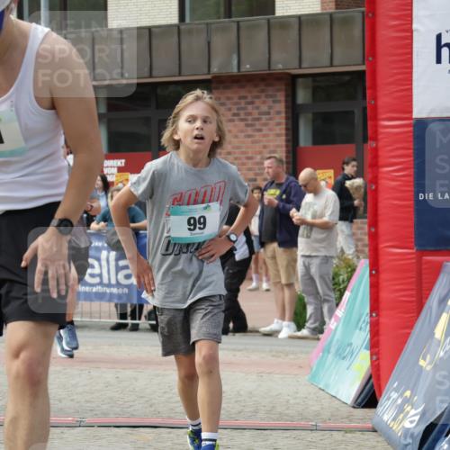 10.05.2026 - 8. Wedeler Halbmarathon Yannick Fuchs http://msf.ph/oto/9711902 10.05.2026 11:24:45 Ziel 99, 521, 808, 2181 meine-sportfotos.de