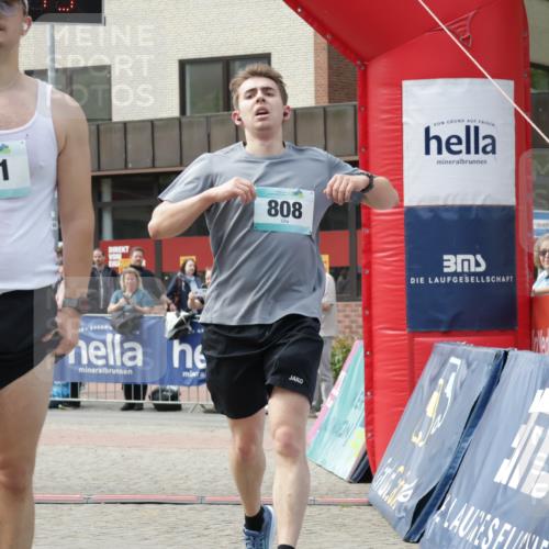 10.05.2026 - 8. Wedeler Halbmarathon Yannick Fuchs http://msf.ph/oto/9711956 10.05.2026 11:24:47 Ziel 99, 521, 808, 2181 meine-sportfotos.de