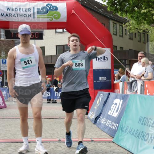 10.05.2026 - 8. Wedeler Halbmarathon Yannick Fuchs http://msf.ph/oto/9711965 10.05.2026 11:24:48 Ziel 99, 808, 2181 meine-sportfotos.de