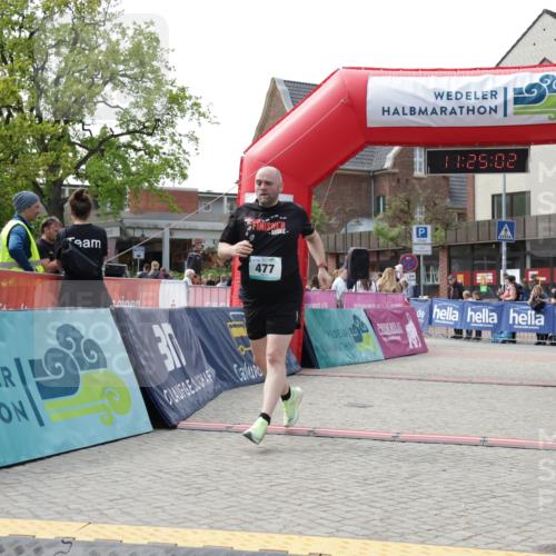 10.05.2026 - 8. Wedeler Halbmarathon Yannick Fuchs http://msf.ph/oto/9712061 10.05.2026 11:25:01 Ziel 477 meine-sportfotos.de
