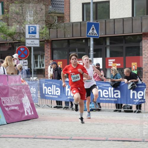 10.05.2026 - 8. Wedeler Halbmarathon Yannick Fuchs http://msf.ph/oto/9712070 10.05.2026 11:25:15 Ziel 803, 838, 2225 meine-sportfotos.de