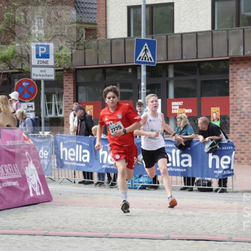 10.05.2026 - 8. Wedeler Halbmarathon Yannick Fuchs http://msf.ph/oto/9712075 10.05.2026 11:25:15 Ziel 803, 838, 2225 meine-sportfotos.de