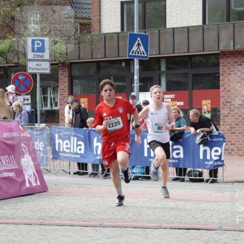 10.05.2026 - 8. Wedeler Halbmarathon Yannick Fuchs http://msf.ph/oto/9712080 10.05.2026 11:25:15 Ziel 803, 838, 2225 meine-sportfotos.de