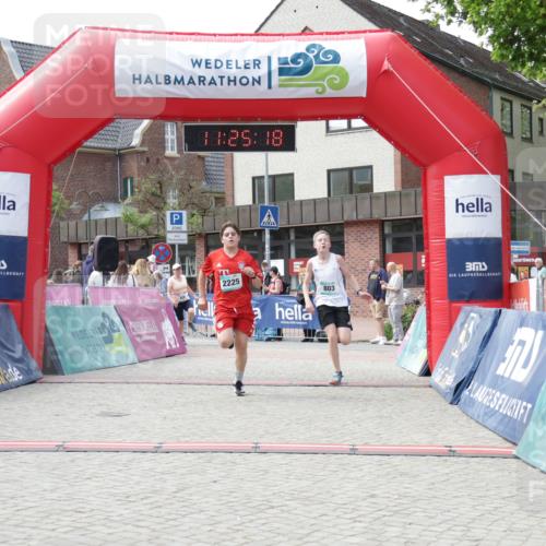 10.05.2026 - 8. Wedeler Halbmarathon Yannick Fuchs http://msf.ph/oto/9712100 10.05.2026 11:25:16 Ziel 803, 838, 2225 meine-sportfotos.de