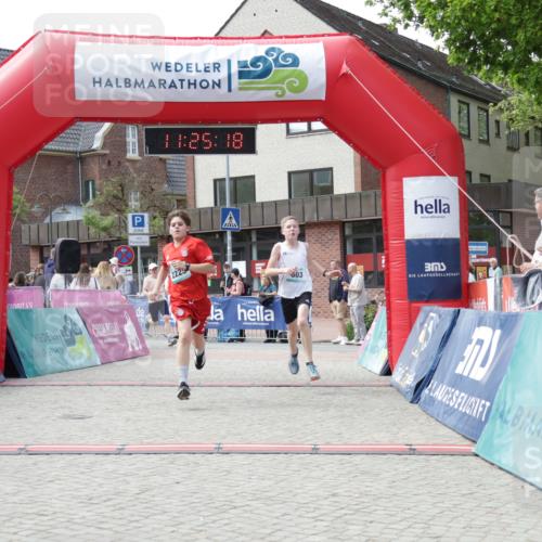 10.05.2026 - 8. Wedeler Halbmarathon Yannick Fuchs http://msf.ph/oto/9712104 10.05.2026 11:25:16 Ziel 803, 838, 2225 meine-sportfotos.de