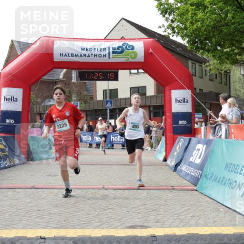 10.05.2026 - 8. Wedeler Halbmarathon Yannick Fuchs http://msf.ph/oto/9712119 10.05.2026 11:25:17 Ziel 803, 838, 2225 meine-sportfotos.de