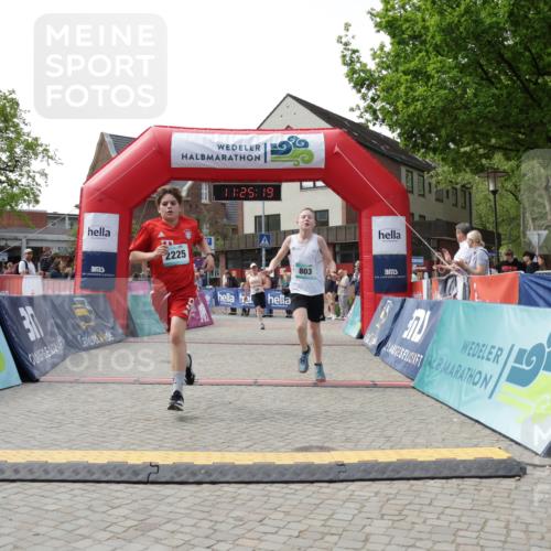 10.05.2026 - 8. Wedeler Halbmarathon Yannick Fuchs http://msf.ph/oto/9712125 10.05.2026 11:25:17 Ziel 803, 838, 2225 meine-sportfotos.de