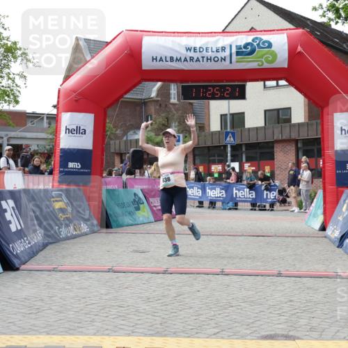 10.05.2026 - 8. Wedeler Halbmarathon Yannick Fuchs http://msf.ph/oto/9712166 10.05.2026 11:25:20 Ziel 561, 803, 838, 884, 2225, 2243 meine-sportfotos.de