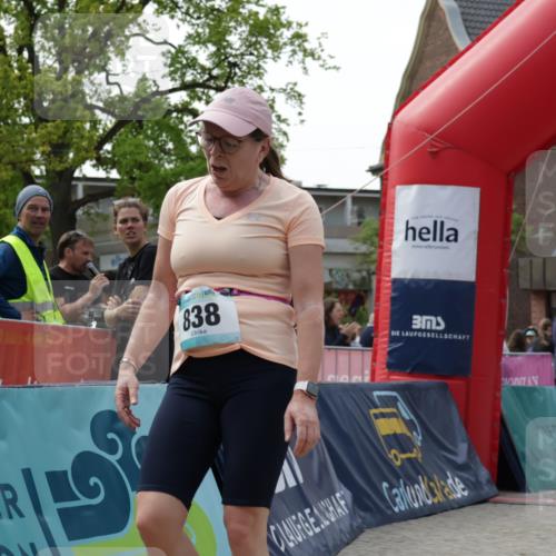 10.05.2026 - 8. Wedeler Halbmarathon Yannick Fuchs http://msf.ph/oto/9712215 10.05.2026 11:25:22 Ziel 561, 803, 838, 884, 2225, 2243 meine-sportfotos.de