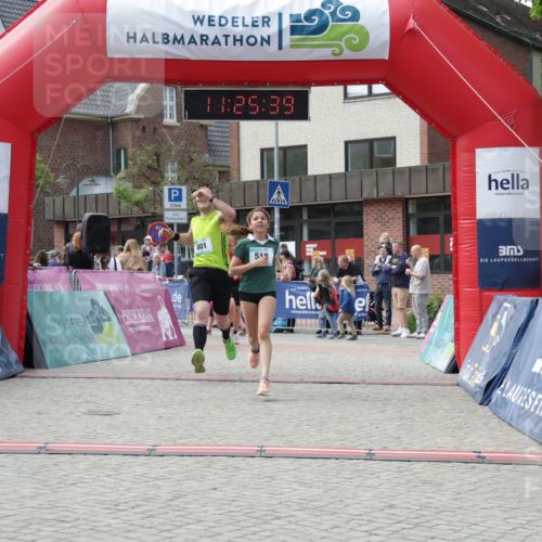 10.05.2026 - 8. Wedeler Halbmarathon Yannick Fuchs http://msf.ph/oto/9712349 10.05.2026 11:25:37 Ziel 518, 801, 2117 meine-sportfotos.de