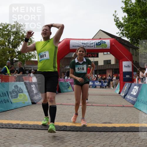 10.05.2026 - 8. Wedeler Halbmarathon Yannick Fuchs http://msf.ph/oto/9712423 10.05.2026 11:25:41 Ziel 518, 801, 2117 meine-sportfotos.de