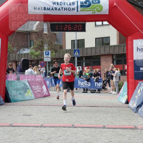 10.05.2026 - 8. Wedeler Halbmarathon Yannick Fuchs http://msf.ph/oto/9712616 10.05.2026 11:26:19 Ziel 940, 2046, 2182 meine-sportfotos.de