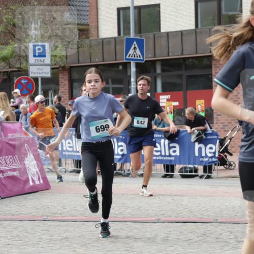 10.05.2026 - 8. Wedeler Halbmarathon Yannick Fuchs http://msf.ph/oto/9712682 10.05.2026 11:26:26 Ziel 572, 699, 841, 842, 2046, 2157, 2182 meine-sportfotos.de