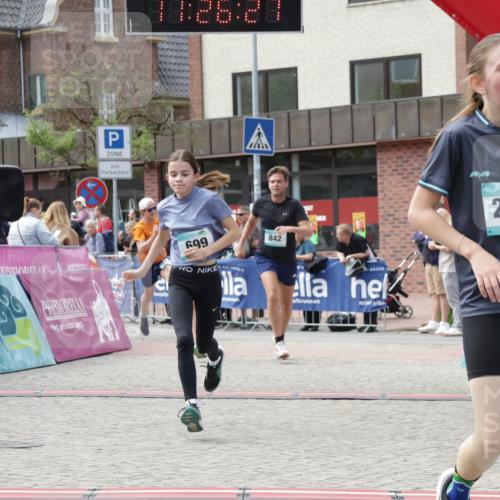 10.05.2026 - 8. Wedeler Halbmarathon Yannick Fuchs http://msf.ph/oto/9712684 10.05.2026 11:26:26 Ziel 572, 699, 841, 842, 2046, 2157, 2182 meine-sportfotos.de