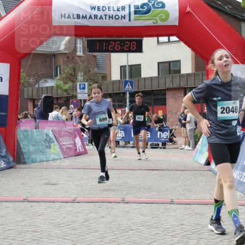 10.05.2026 - 8. Wedeler Halbmarathon Yannick Fuchs http://msf.ph/oto/9712690 10.05.2026 11:26:26 Ziel 572, 699, 841, 842, 2046, 2157, 2182 meine-sportfotos.de