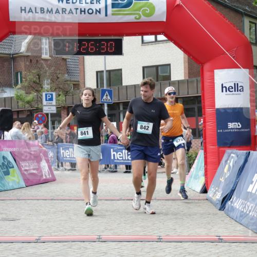 10.05.2026 - 8. Wedeler Halbmarathon Yannick Fuchs http://msf.ph/oto/9712714 10.05.2026 11:26:28 Ziel 572, 699, 841, 842, 2046, 2157 meine-sportfotos.de