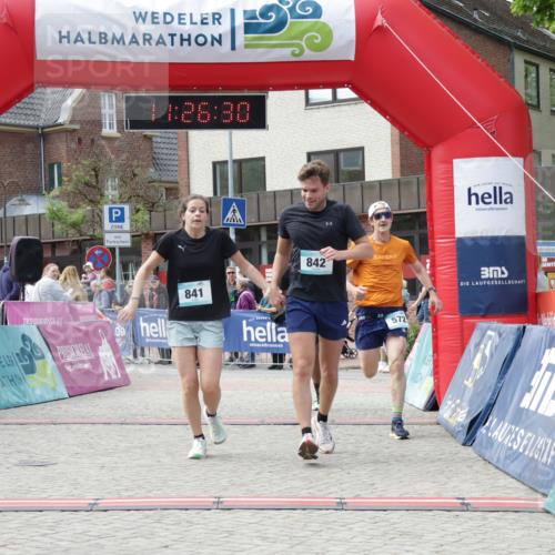 10.05.2026 - 8. Wedeler Halbmarathon Yannick Fuchs http://msf.ph/oto/9712717 10.05.2026 11:26:28 Ziel 572, 699, 841, 842, 2046, 2157 meine-sportfotos.de