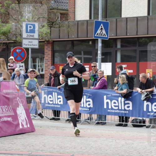 10.05.2026 - 8. Wedeler Halbmarathon Yannick Fuchs http://msf.ph/oto/9712851 10.05.2026 11:27:02 Ziel 60, 565, 967 meine-sportfotos.de