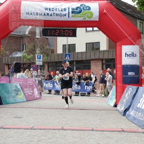 10.05.2026 - 8. Wedeler Halbmarathon Yannick Fuchs http://msf.ph/oto/9712867 10.05.2026 11:27:03 Ziel 60, 565, 967 meine-sportfotos.de