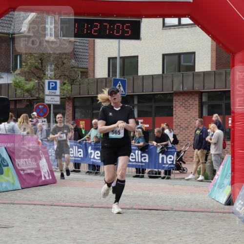 10.05.2026 - 8. Wedeler Halbmarathon Yannick Fuchs http://msf.ph/oto/9712872 10.05.2026 11:27:04 Ziel 60, 565, 967 meine-sportfotos.de
