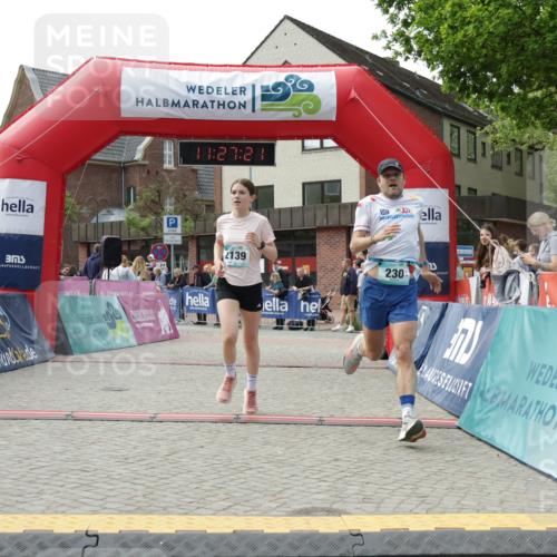 10.05.2026 - 8. Wedeler Halbmarathon Yannick Fuchs http://msf.ph/oto/9712978 10.05.2026 11:27:19 Ziel 230, 735, 2139 meine-sportfotos.de