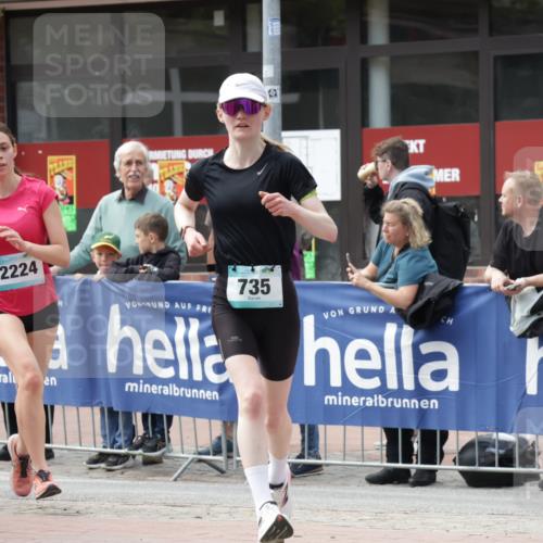 10.05.2026 - 8. Wedeler Halbmarathon Yannick Fuchs http://msf.ph/oto/9713002 10.05.2026 11:27:22 Ziel 230, 735, 2139, 2224 meine-sportfotos.de