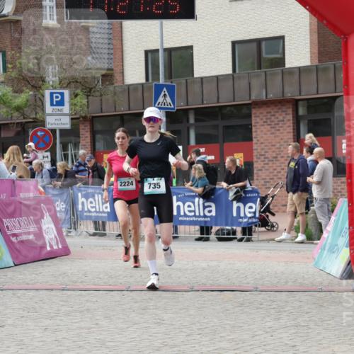 10.05.2026 - 8. Wedeler Halbmarathon Yannick Fuchs http://msf.ph/oto/9713016 10.05.2026 11:27:23 Ziel 230, 735, 2139, 2151, 2224 meine-sportfotos.de