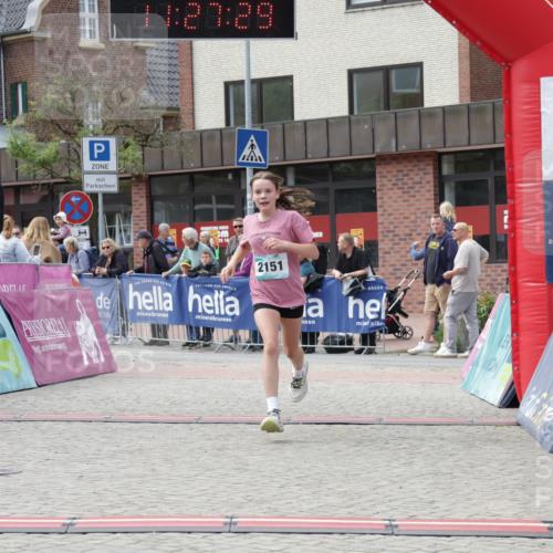 10.05.2026 - 8. Wedeler Halbmarathon Yannick Fuchs http://msf.ph/oto/9713051 10.05.2026 11:27:27 Ziel 735, 2151, 2224 meine-sportfotos.de