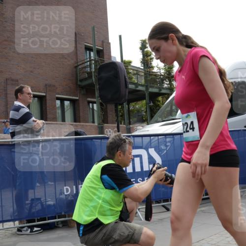10.05.2026 - 8. Wedeler Halbmarathon Yannick Fuchs http://msf.ph/oto/9713078 10.05.2026 11:27:30 Ziel 2151, 2224 meine-sportfotos.de