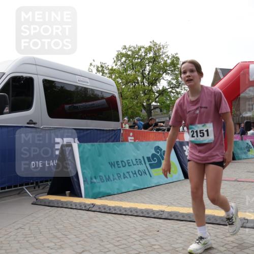 10.05.2026 - 8. Wedeler Halbmarathon Yannick Fuchs http://msf.ph/oto/9713085 10.05.2026 11:27:31 Ziel 2151 meine-sportfotos.de