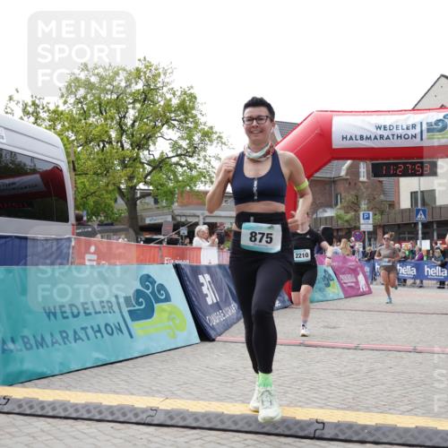 10.05.2026 - 8. Wedeler Halbmarathon Yannick Fuchs http://msf.ph/oto/9713136 10.05.2026 11:27:52 Ziel 875, 1006, 2106, 2210, 2228, 2240 meine-sportfotos.de