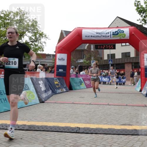 10.05.2026 - 8. Wedeler Halbmarathon Yannick Fuchs http://msf.ph/oto/9713148 10.05.2026 11:27:53 Ziel 875, 882, 1006, 2106, 2210, 2228, 2240 meine-sportfotos.de