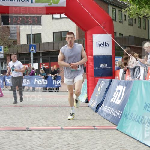 10.05.2026 - 8. Wedeler Halbmarathon Yannick Fuchs http://msf.ph/oto/9713170 10.05.2026 11:27:55 Ziel 875, 882, 1006, 2106, 2210, 2228, 2240 meine-sportfotos.de