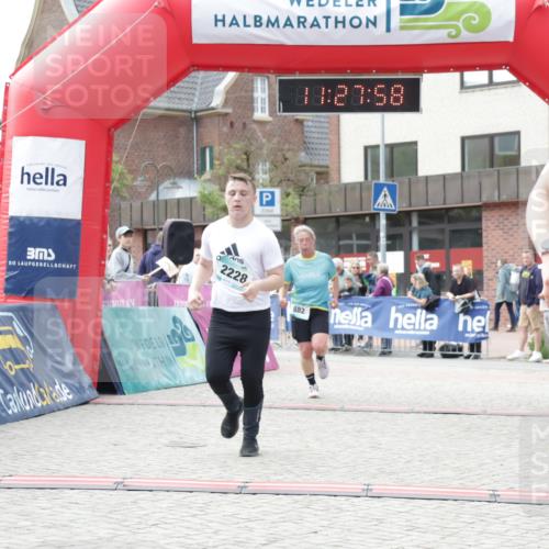 10.05.2026 - 8. Wedeler Halbmarathon Yannick Fuchs http://msf.ph/oto/9713183 10.05.2026 11:27:57 Ziel 882, 1006, 2106, 2210, 2228 meine-sportfotos.de