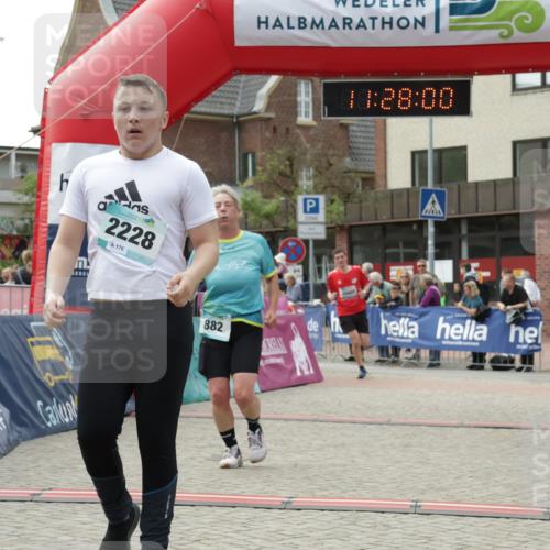 10.05.2026 - 8. Wedeler Halbmarathon Yannick Fuchs http://msf.ph/oto/9713203 10.05.2026 11:27:58 Ziel 882, 1006, 2106, 2228 meine-sportfotos.de