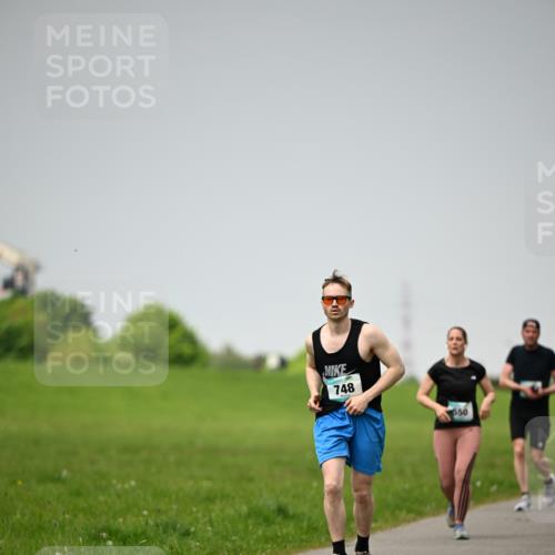 10.05.2026 - 8. Wedeler Halbmarathon Dr. Thomas Lammeyer http://msf.ph/oto/9713220 10.05.2026 12:13:27 Laufen 748, 550 meine-sportfotos.de