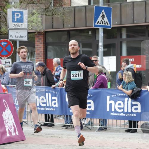 10.05.2026 - 8. Wedeler Halbmarathon Yannick Fuchs http://msf.ph/oto/9713237 10.05.2026 11:28:02 Ziel 882, 933, 2071, 2211, 2228 meine-sportfotos.de