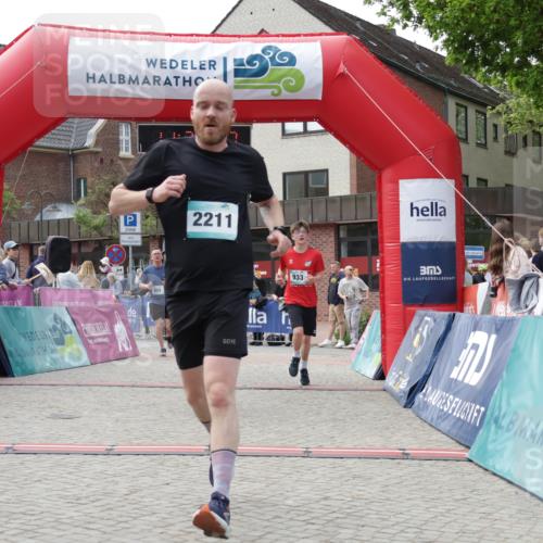 10.05.2026 - 8. Wedeler Halbmarathon Yannick Fuchs http://msf.ph/oto/9713279 10.05.2026 11:28:05 Ziel 855, 933, 2071, 2211 meine-sportfotos.de