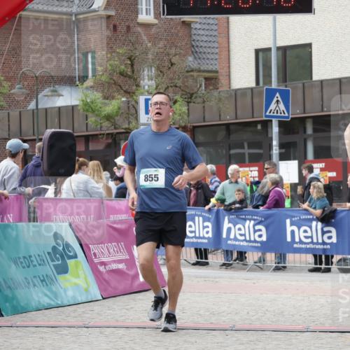10.05.2026 - 8. Wedeler Halbmarathon Yannick Fuchs http://msf.ph/oto/9713302 10.05.2026 11:28:08 Ziel 855, 933, 2071, 2211 meine-sportfotos.de