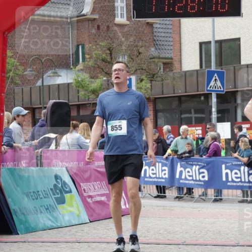 10.05.2026 - 8. Wedeler Halbmarathon Yannick Fuchs http://msf.ph/oto/9713310 10.05.2026 11:28:09 Ziel 855, 933, 2071, 2211 meine-sportfotos.de