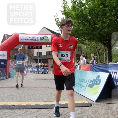 10.05.2026 - 8. Wedeler Halbmarathon Yannick Fuchs http://msf.ph/oto/9713319 10.05.2026 11:28:11 Ziel 855, 933, 2071 meine-sportfotos.de