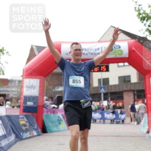 10.05.2026 - 8. Wedeler Halbmarathon Yannick Fuchs http://msf.ph/oto/9713334 10.05.2026 11:28:13 Ziel 170, 855, 927 meine-sportfotos.de