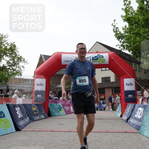 10.05.2026 - 8. Wedeler Halbmarathon Yannick Fuchs http://msf.ph/oto/9713337 10.05.2026 11:28:14 Ziel 170, 855, 927, 2038 meine-sportfotos.de