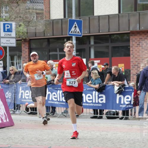 10.05.2026 - 8. Wedeler Halbmarathon Yannick Fuchs http://msf.ph/oto/9713344 10.05.2026 11:28:15 Ziel 170, 927, 2038 meine-sportfotos.de