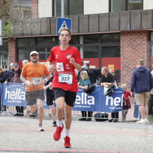 10.05.2026 - 8. Wedeler Halbmarathon Yannick Fuchs http://msf.ph/oto/9713352 10.05.2026 11:28:16 Ziel 170, 927, 1042, 2038 meine-sportfotos.de