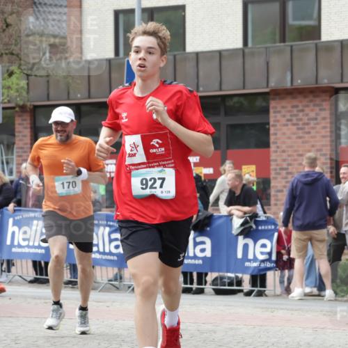 10.05.2026 - 8. Wedeler Halbmarathon Yannick Fuchs http://msf.ph/oto/9713364 10.05.2026 11:28:17 Ziel 170, 927, 1042, 2038 meine-sportfotos.de