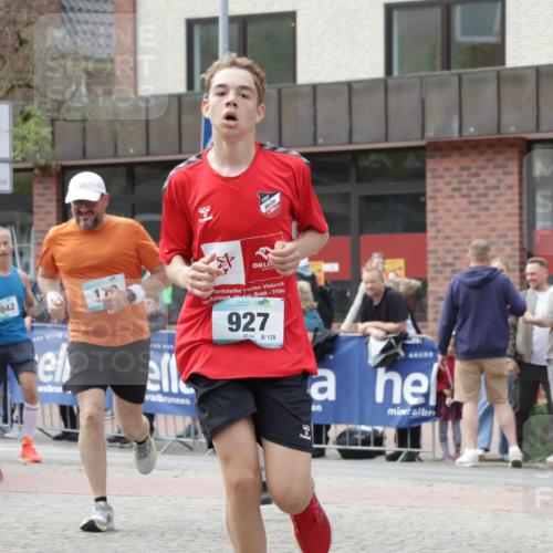 10.05.2026 - 8. Wedeler Halbmarathon Yannick Fuchs http://msf.ph/oto/9713367 10.05.2026 11:28:17 Ziel 170, 927, 1042, 2038 meine-sportfotos.de